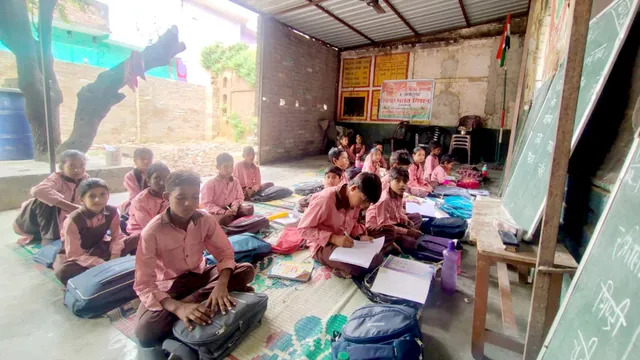 'डॉक्टर-अफसर बनने का सपना, पर शौचालय तक नहीं'... बदायूं के सरकारी स्कूलों में नौनिहालों का दर्द
